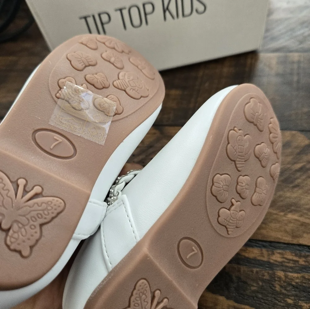 Tip Top Kids Girls MaryJane White Shoe with Rhinestone Strap. Style S169. Size 4